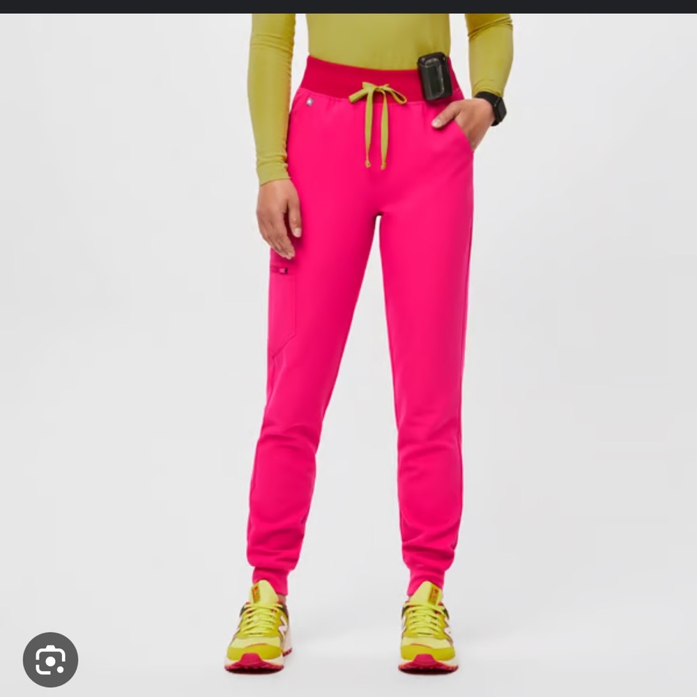 Figs size small shocking pink Zamora joggers